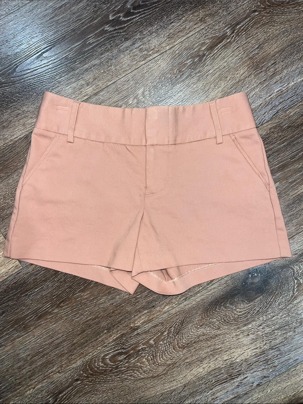 Alice + Olivia Cady Shorts In Rose Tan Classic - Picture 3 of 9